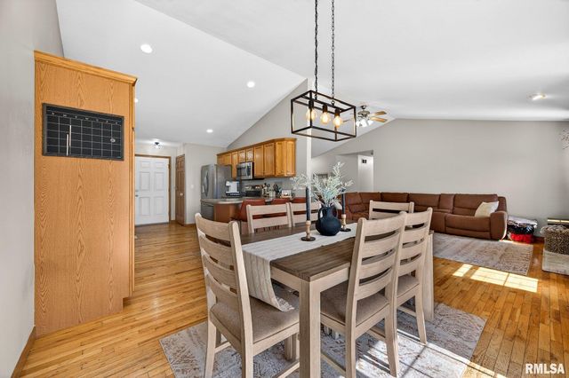 102 WILDFLOWER Avenue, Metamora, IL 61548