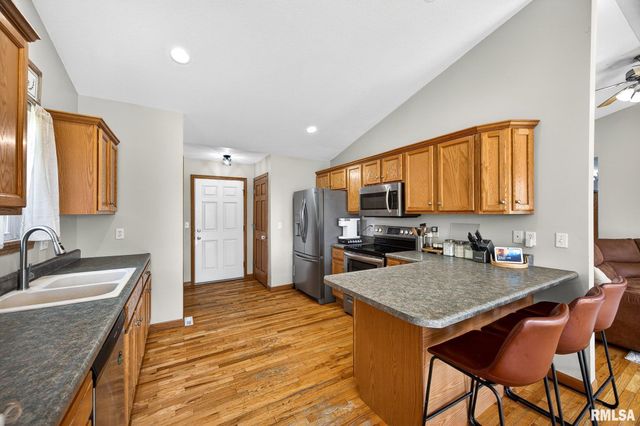 102 WILDFLOWER Avenue, Metamora, IL 61548