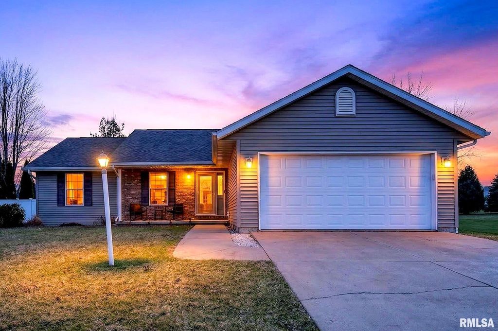 102 WILDFLOWER Avenue, Metamora, IL 61548