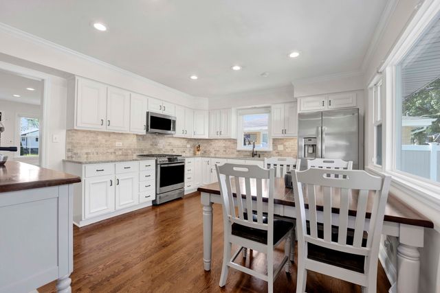 528 Kipling Court, Wheaton, IL 60187