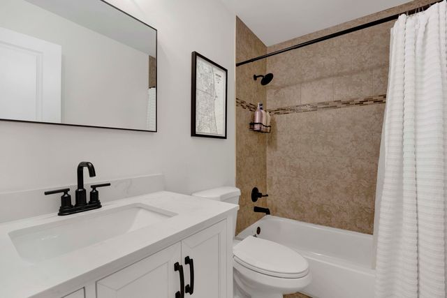 528 Kipling Court, Wheaton, IL 60187