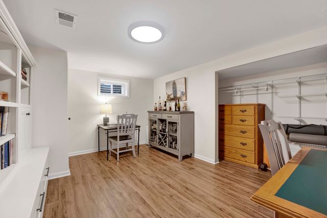 528 Kipling Court, Wheaton, IL 60187