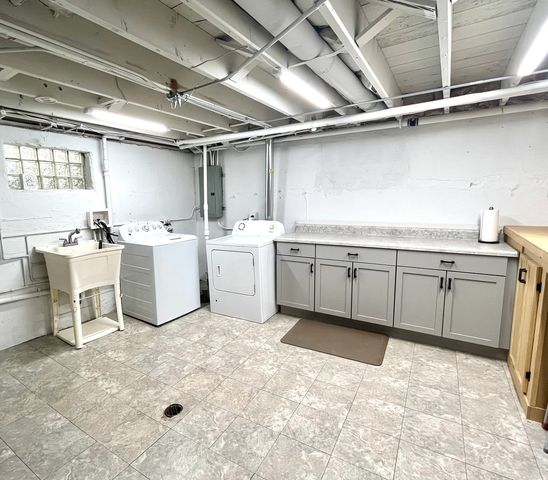 528 Kipling Court, Wheaton, IL 60187