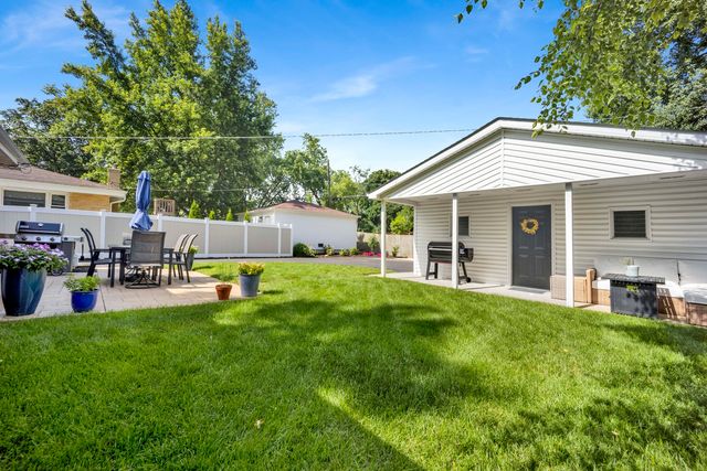 528 Kipling Court, Wheaton, IL 60187