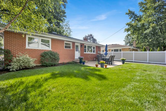 528 Kipling Court, Wheaton, IL 60187