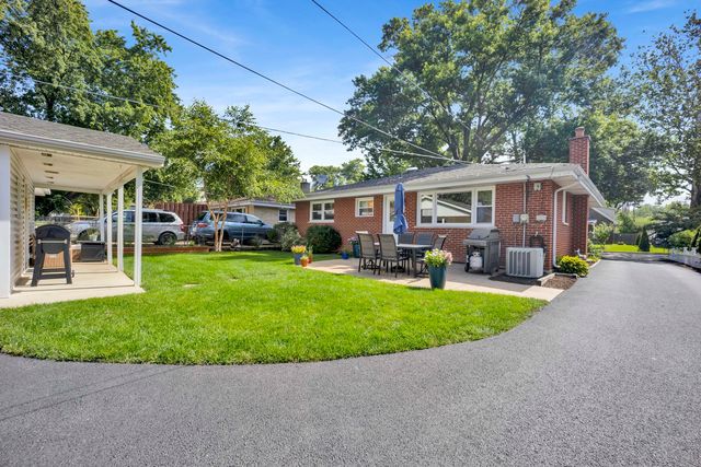 528 Kipling Court, Wheaton, IL 60187