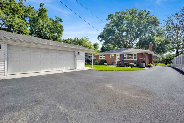528 Kipling Court, Wheaton, IL 60187