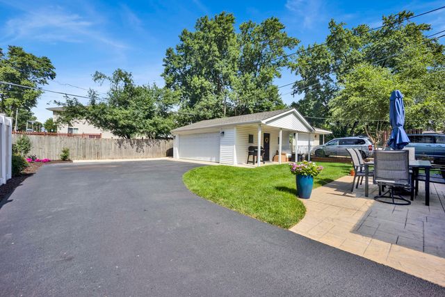 528 Kipling Court, Wheaton, IL 60187