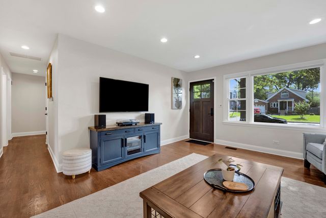 528 Kipling Court, Wheaton, IL 60187