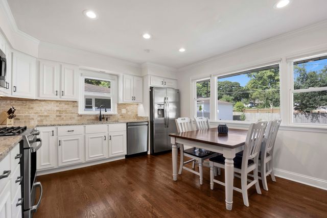 528 Kipling Court, Wheaton, IL 60187
