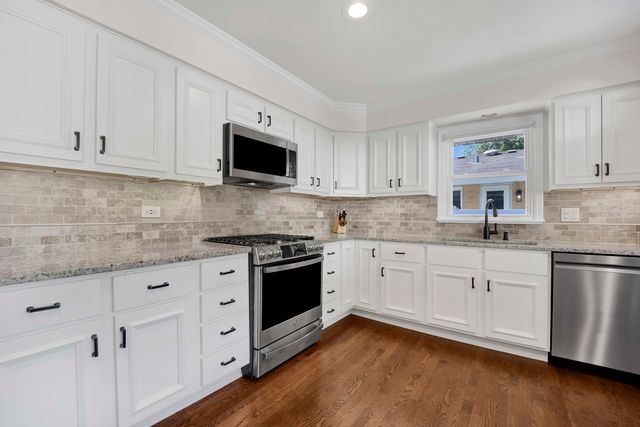 528 Kipling Court, Wheaton, IL 60187