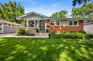 528 Kipling Court, Wheaton, IL 60187