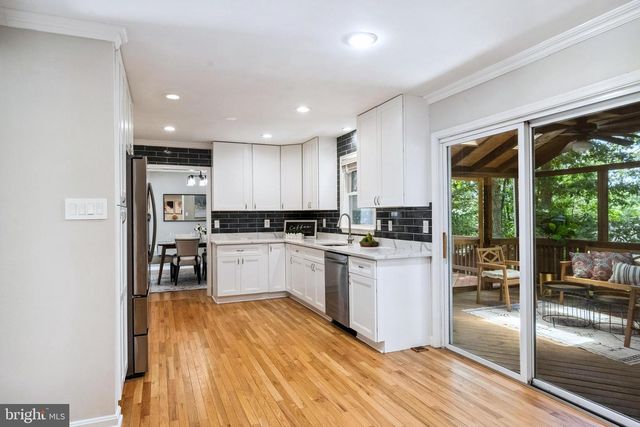 1419 BAYSHIRE LN, Herndon, VA 20170