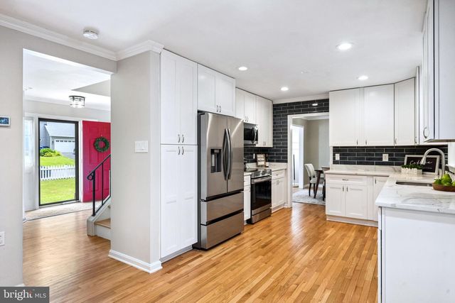 1419 BAYSHIRE LN, Herndon, VA 20170