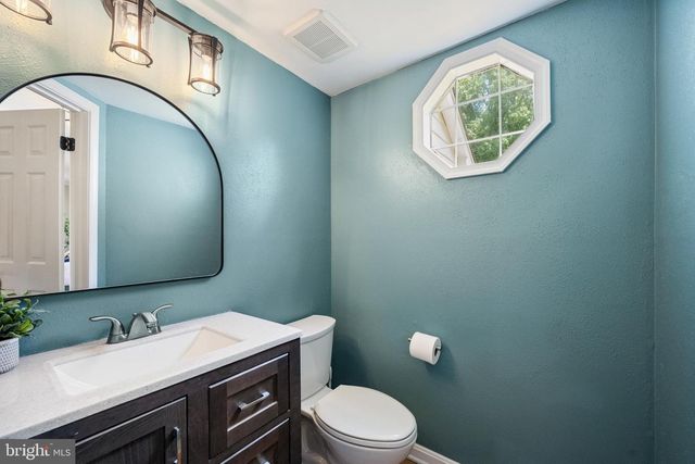 1419 BAYSHIRE LN, Herndon, VA 20170