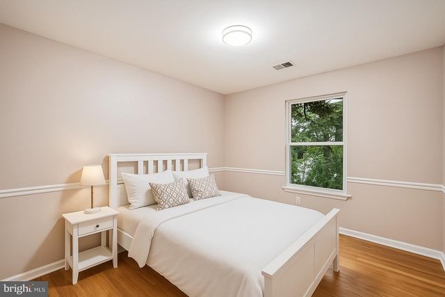 1419 BAYSHIRE LN, Herndon, VA 20170
