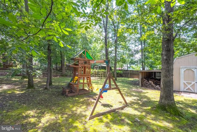 1419 BAYSHIRE LN, Herndon, VA 20170