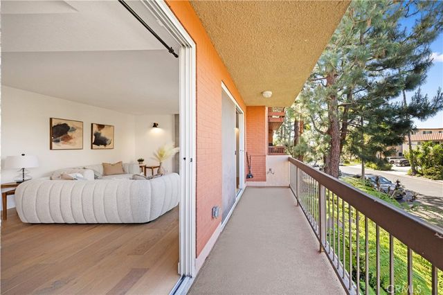 10326 Almayo Avenue 201, Los Angeles, CA 90064