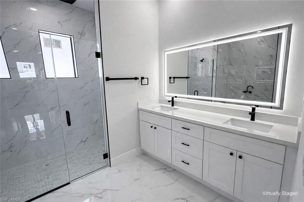 Image 11 of property listing at 18 NE 11th LN, Cape Coral, FL 33909