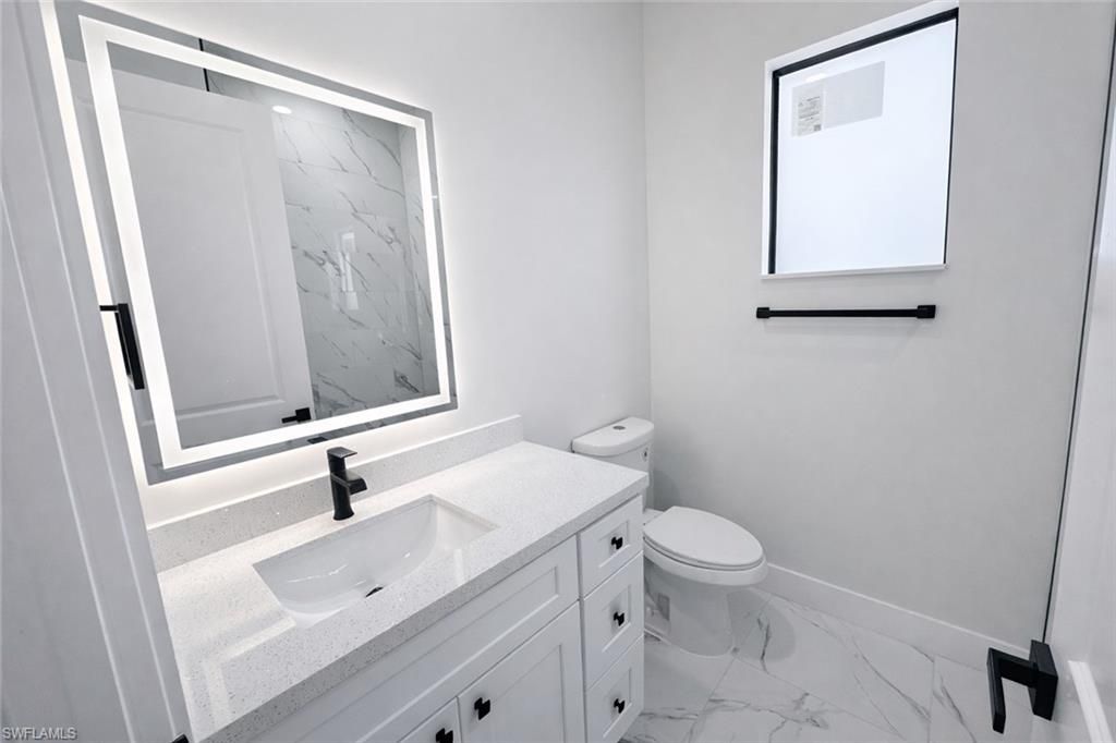 Image 15 of property listing at 18 NE 11th LN, Cape Coral, FL 33909