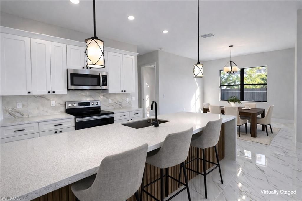 Image 5 of property listing at 18 NE 11th LN, Cape Coral, FL 33909