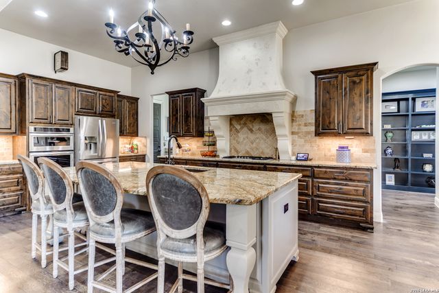 148 Woodland, Fair Oaks Ranch, TX 78015