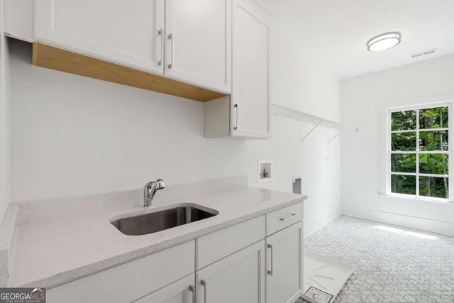 4847 Basingstoke Drive W, Suwanee, GA 30024