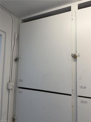 72 7th ST S 108, Naples, FL 34102