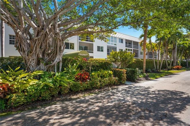 72 7th ST S 108, Naples, FL 34102