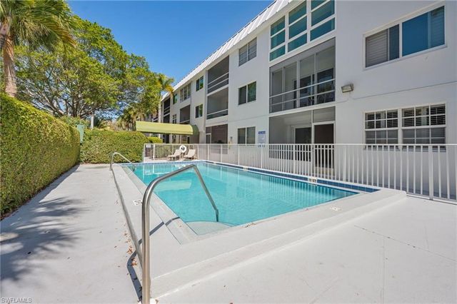 72 7th ST S 108, Naples, FL 34102