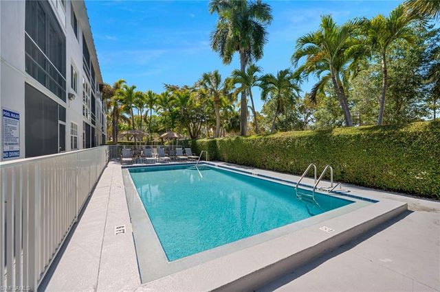 72 7th ST S 108, Naples, FL 34102