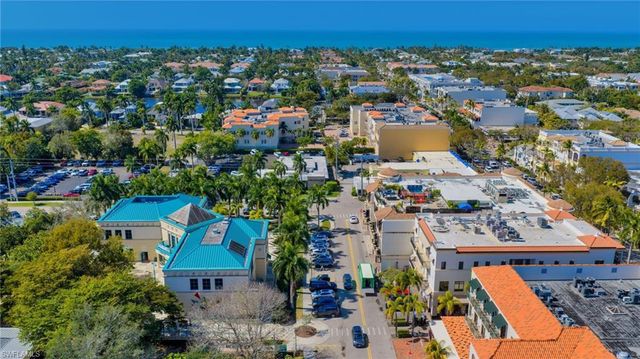 72 7th ST S 108, Naples, FL 34102