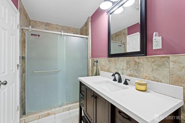 13 Fishel Road, Edison, NJ 08820