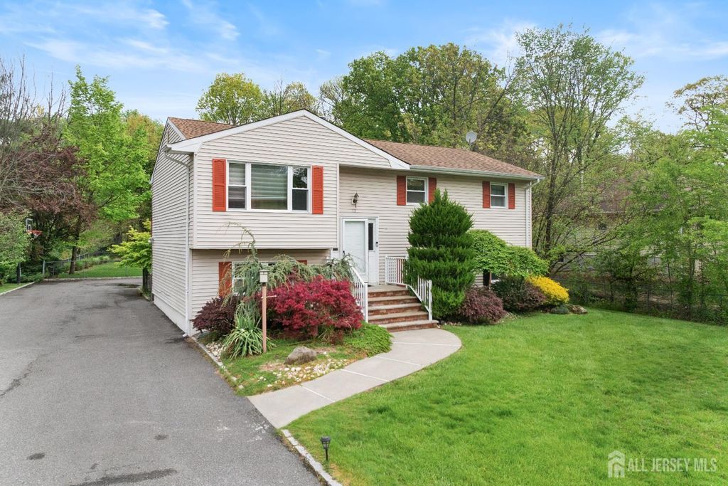 13 Fishel Road, Edison, NJ 08820