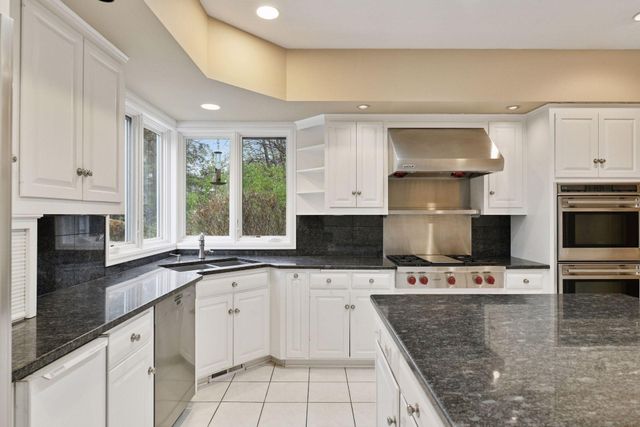 19875 Andover Place, Deephaven, MN 55331