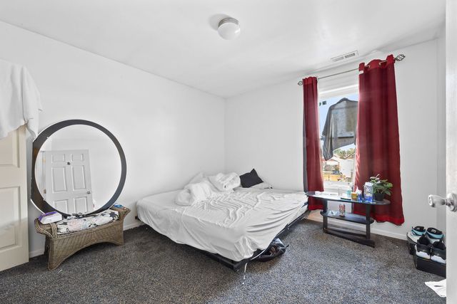 8035 S Kolin Avenue, Chicago, IL 60652