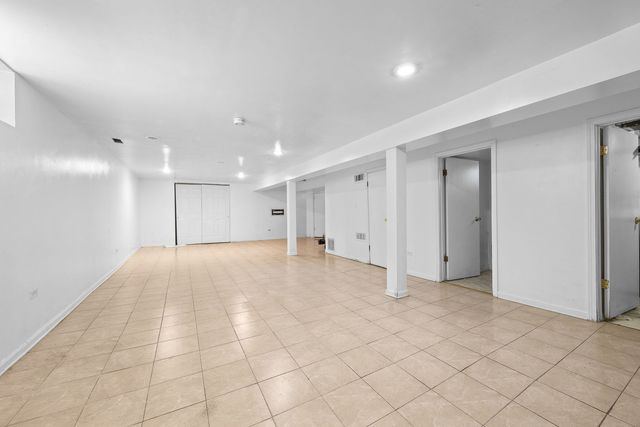 8035 S Kolin Avenue, Chicago, IL 60652