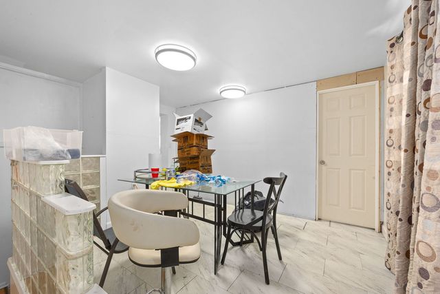 8035 S Kolin Avenue, Chicago, IL 60652