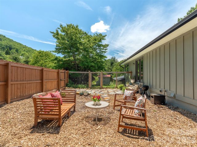 241 Pinners Cove Road, Asheville, NC 28803