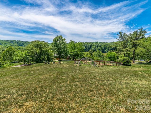 241 Pinners Cove Road, Asheville, NC 28803