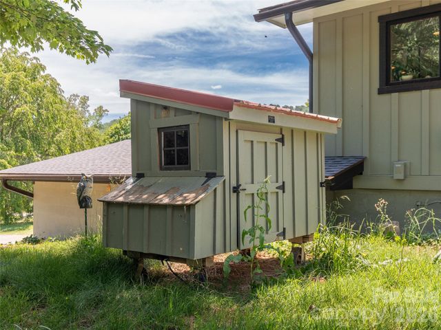241 Pinners Cove Road, Asheville, NC 28803