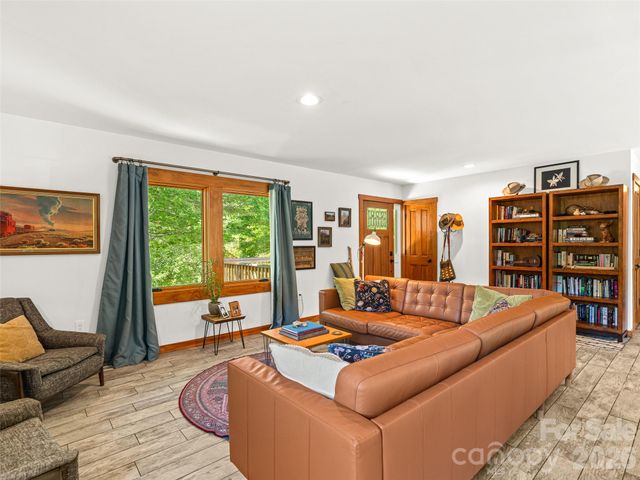 241 Pinners Cove Road, Asheville, NC 28803