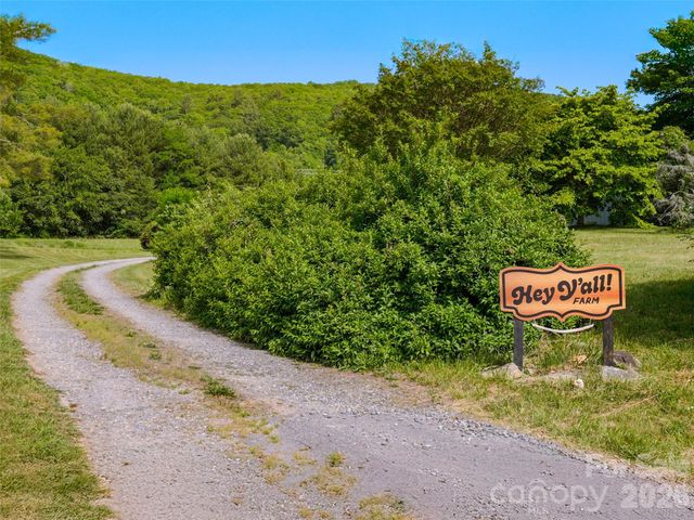 241 Pinners Cove Road, Asheville, NC 28803