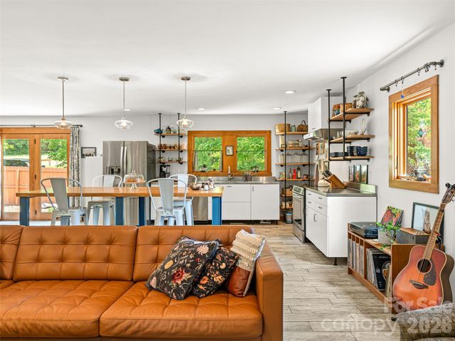 241 Pinners Cove Road, Asheville, NC 28803