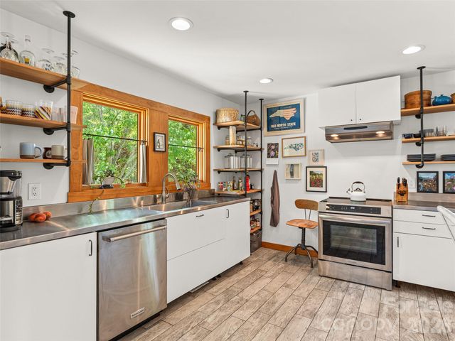 241 Pinners Cove Road, Asheville, NC 28803
