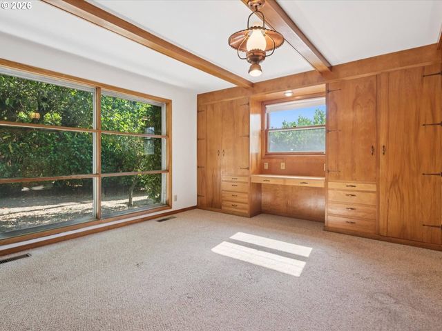 10426 Se LINCOLN Ct, Portland, OR 97216