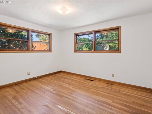 10426 Se LINCOLN Ct, Portland, OR 97216