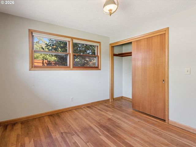 10426 Se LINCOLN Ct, Portland, OR 97216