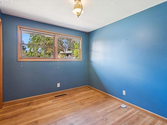 10426 Se LINCOLN Ct, Portland, OR 97216