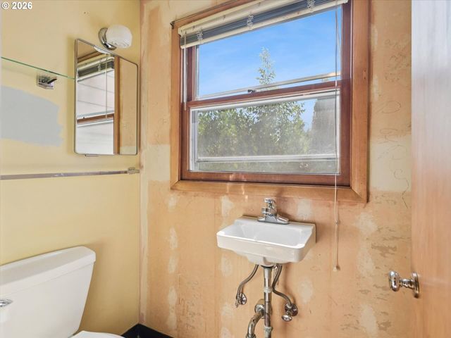 10426 Se LINCOLN Ct, Portland, OR 97216